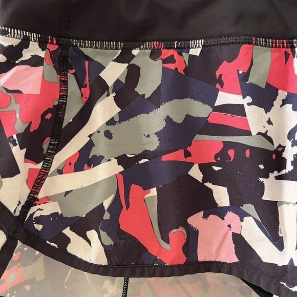 Lululemon Speed Shorts Camo Pop Bumble Berry 2.5" Inseam Women's Size 6 - Picture 4 of 14